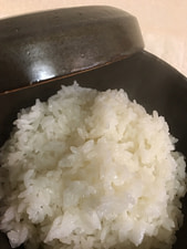 炊きたての雪若丸 ツブツブがしっかりしてる〜♪