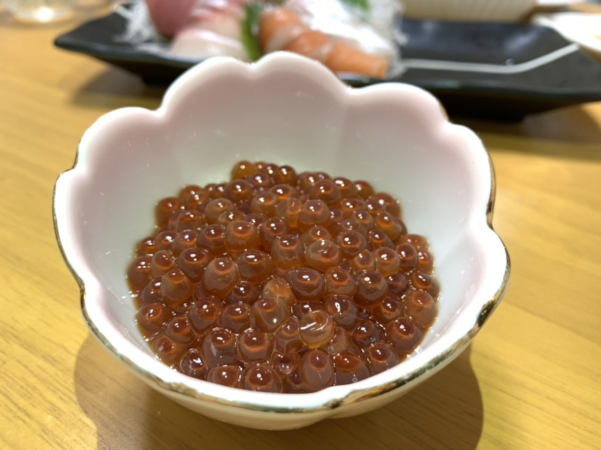 皮の柔らかさが自慢の自家製イクラ醤油漬け。イクラ丼にしてみる。