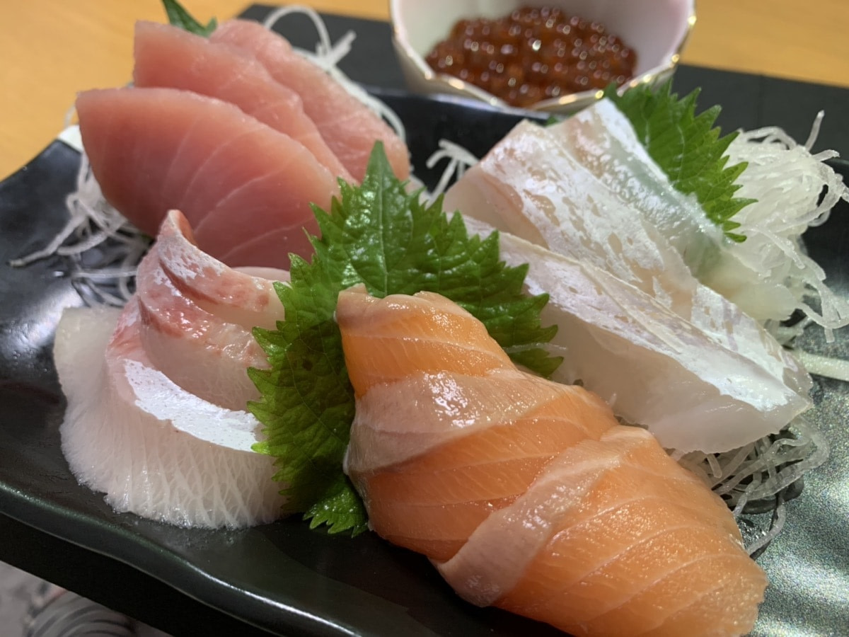 スーパーのお刺身(まぐろ、カンパチ、タイ、サーモン)